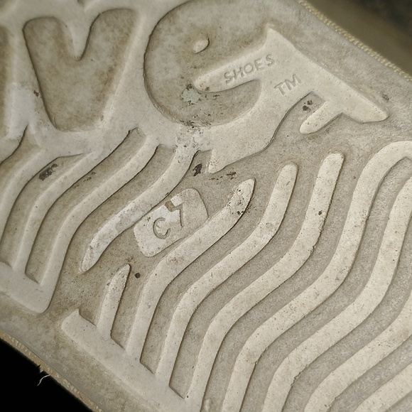 Native Shoes - Picture 7 of 7